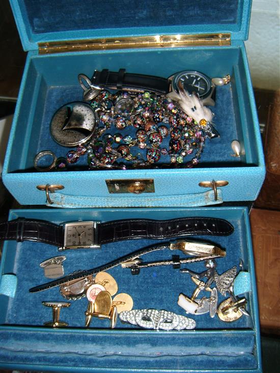 Box costume jewellery
